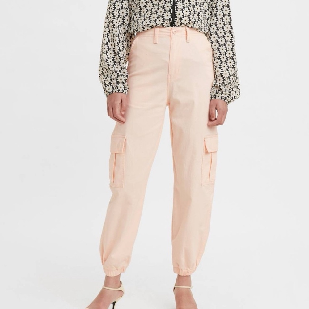 Levi's Women's High Waisted Cargo Pant 28 Peach